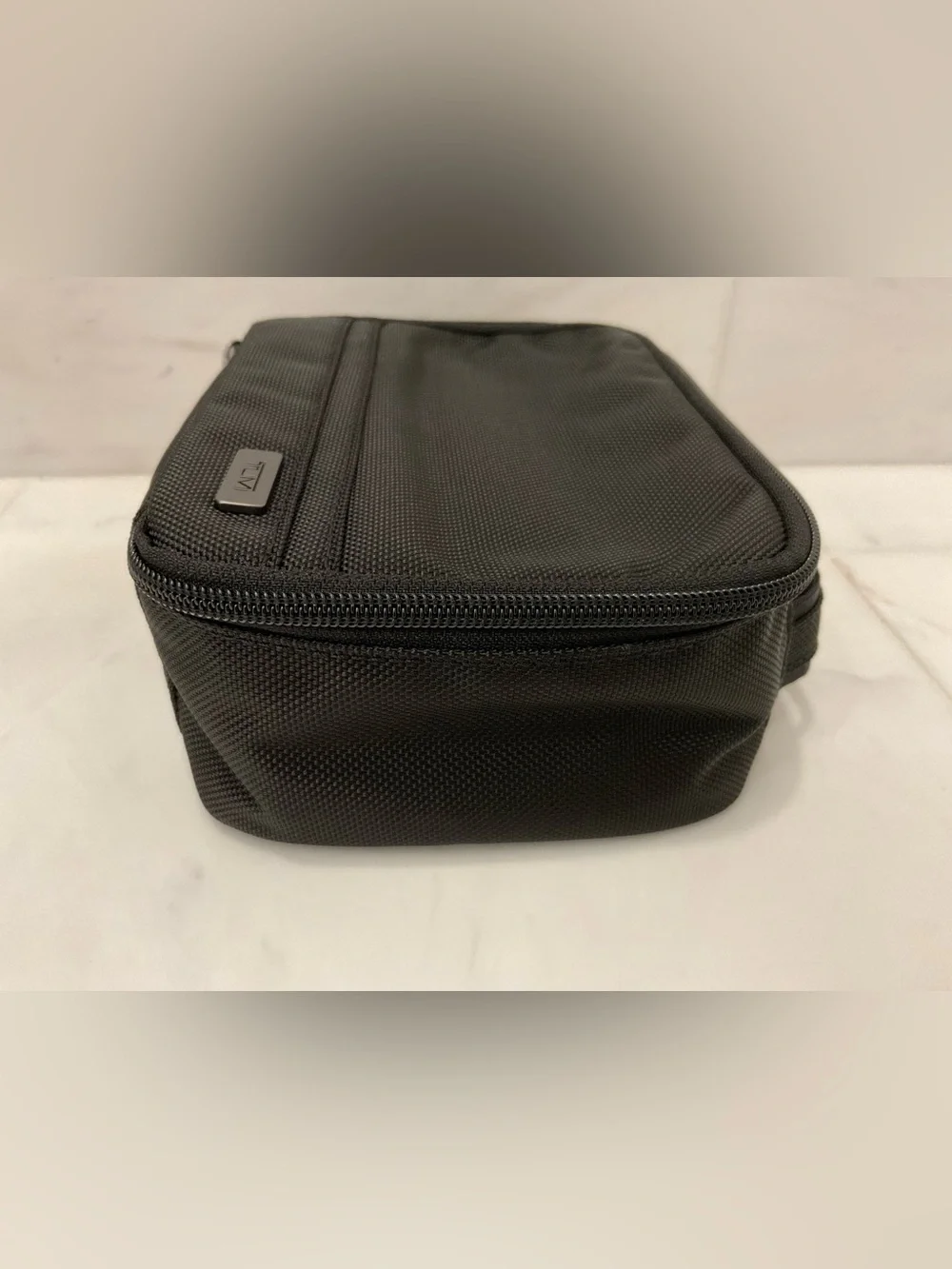 NEW TUMI Zippered CUBE TRAVEL POUCH - Cosmetic Bag - SOLID BLACK